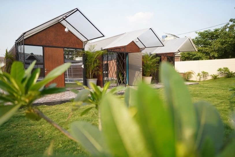 Luxury cottage at Great Escape Club with a private balcony and garden view